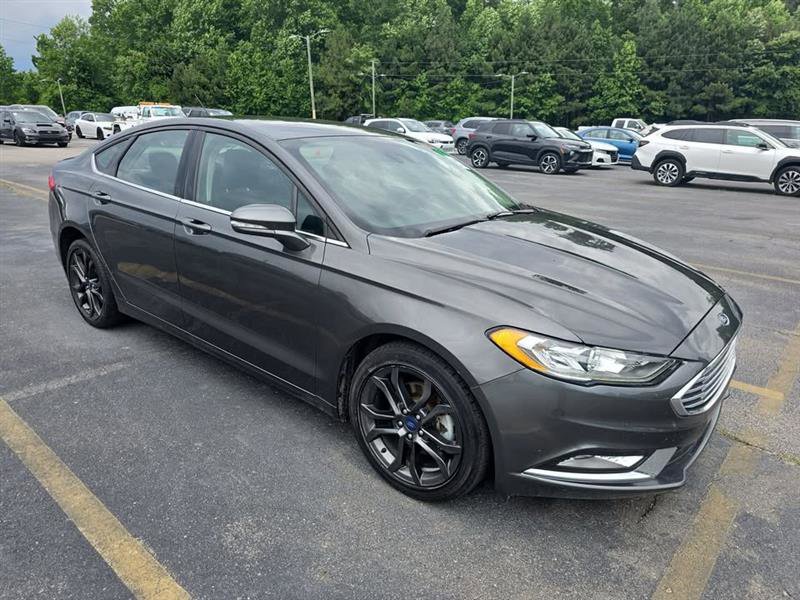 Used 2018 Ford Fusion SE image 3
