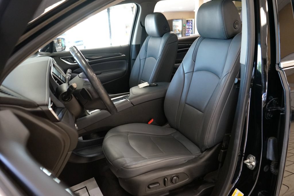 Used 2020 Buick Enclave Essence w/ Sound and Sites Package AWD/4WD image 2