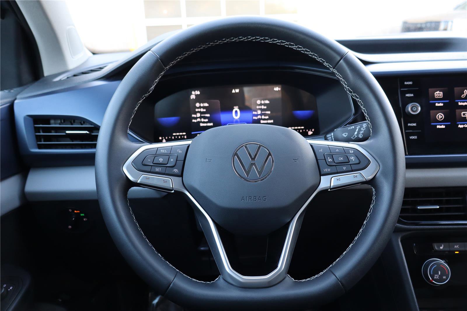 Certified 2023 Volkswagen Taos SE w/ Panoramic Sunroof Package image 15