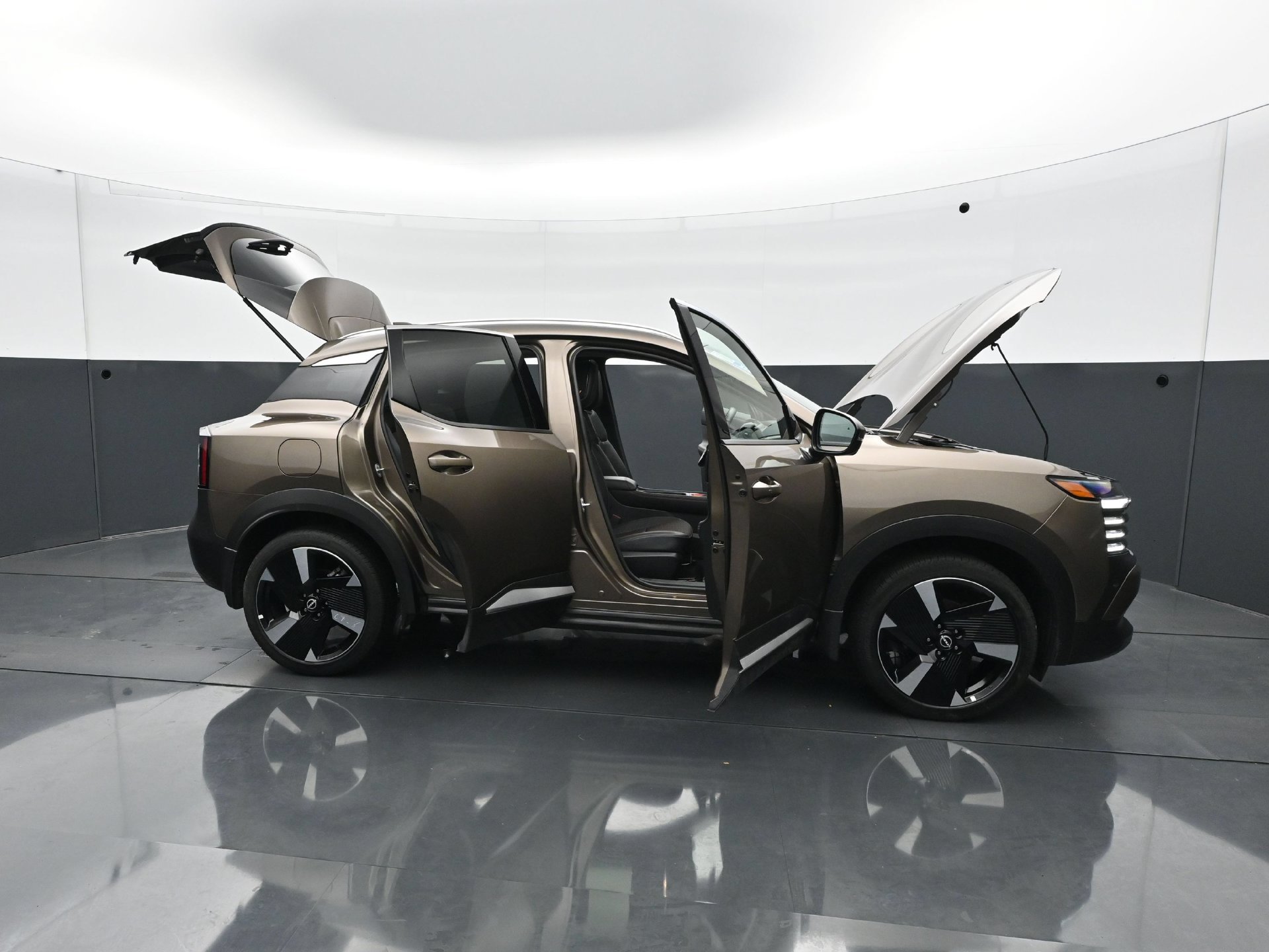 Used 2025 Nissan Kicks SR w/ SR Premium Package AWD/4WD image 35