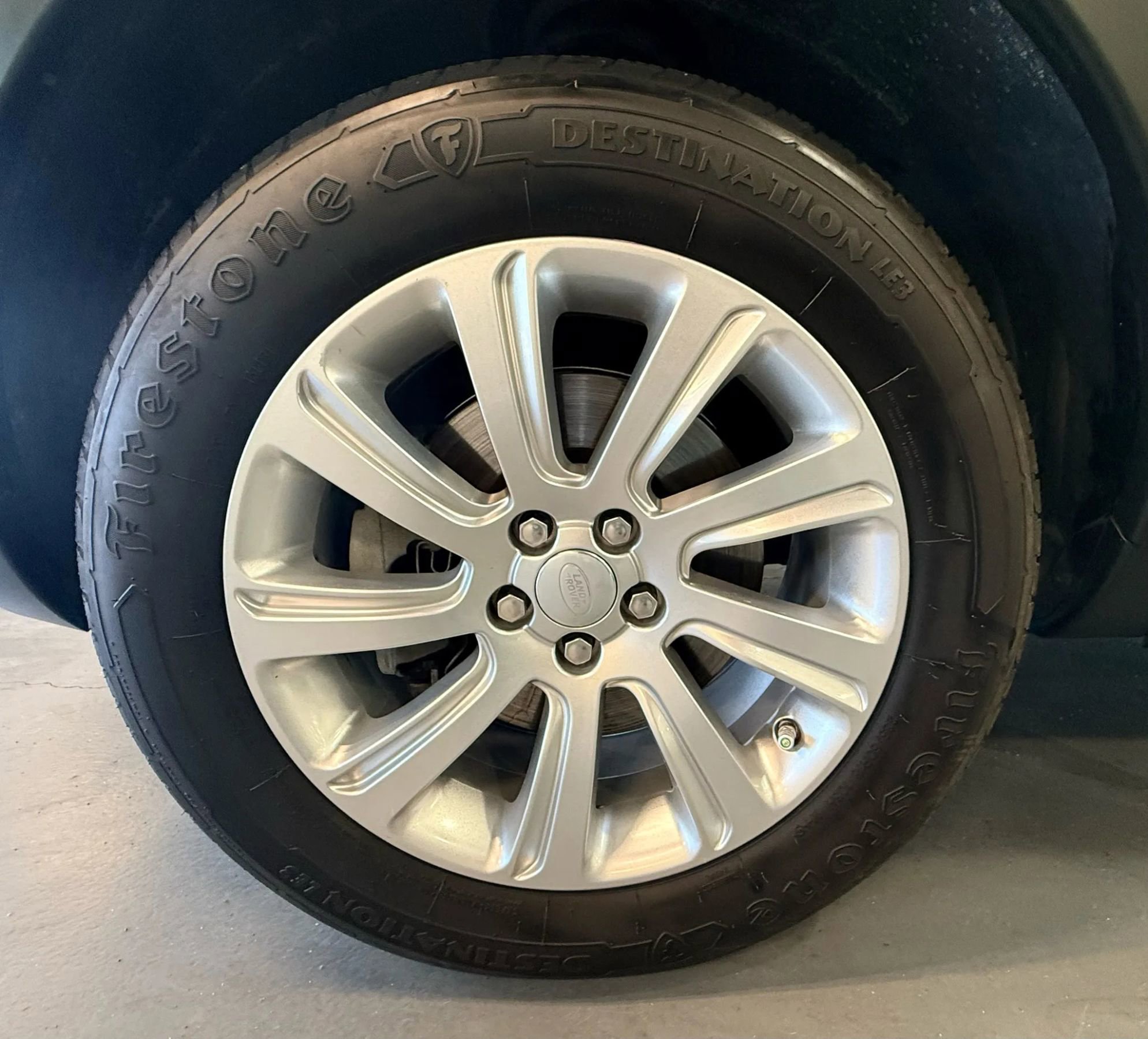 Used 2017 Land Rover Discovery Sport SE AWD/4WD image 36