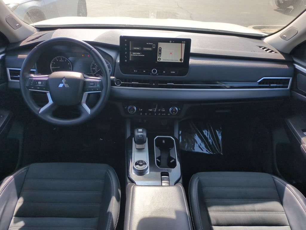 Used 2025 Mitsubishi Outlander SE AWD/4WD image 25