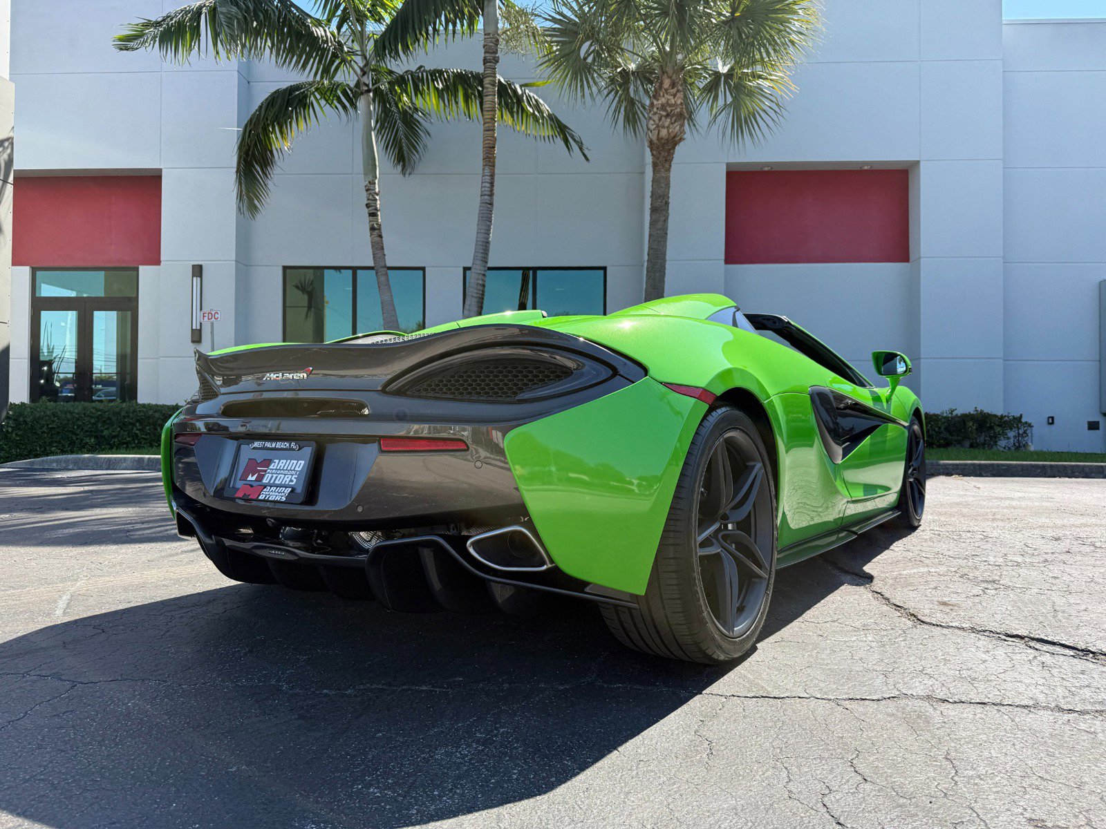 Used 2018 McLaren 570S Spider image 17