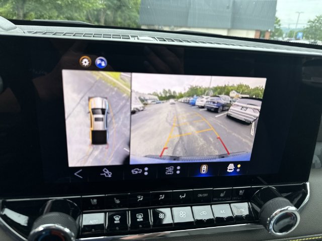 Used 2025 Chevrolet Colorado ZR2 w/ Technology Package AWD/4WD image 20