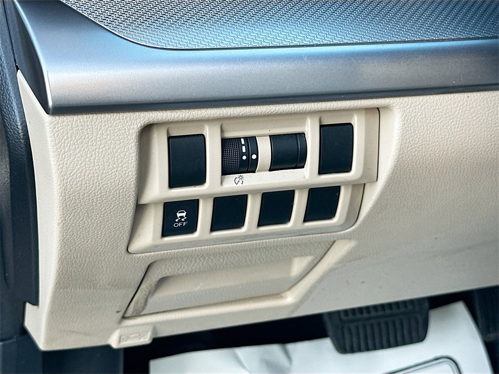 Used 2018 Subaru Outback 2.5i Premium image 10