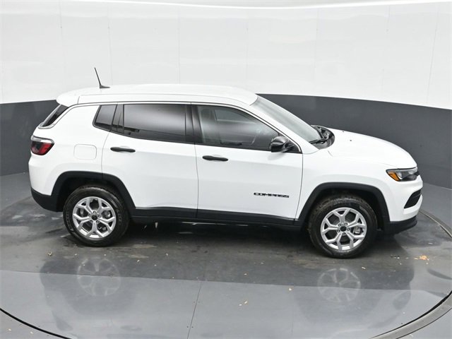 Used 2025 Jeep Compass Sport image 30
