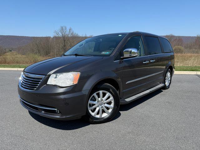 Used 2015 Chrysler Town & Country Limited Platinum w/ Trailer Tow Group FWD image 1