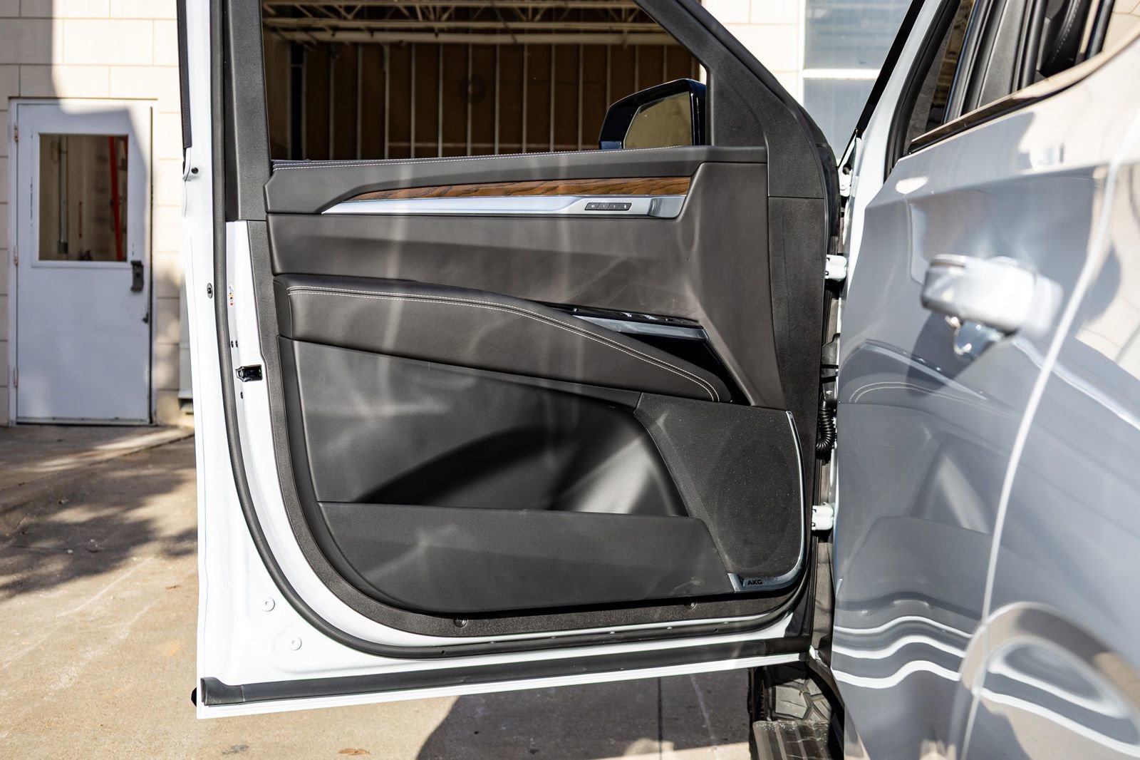 Used 2026 Cadillac Escalade Platinum Sport w/ LPO, Floor Liner Package AWD/4WD image 33