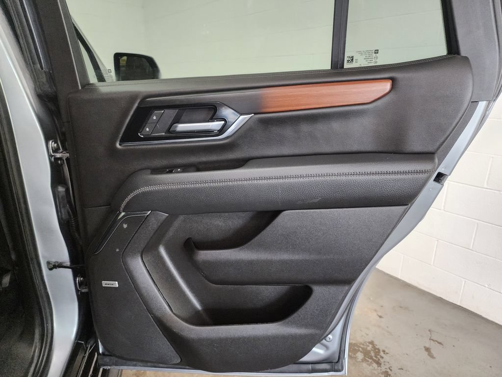 Used 2025 GMC Yukon Denali AWD/4WD image 31