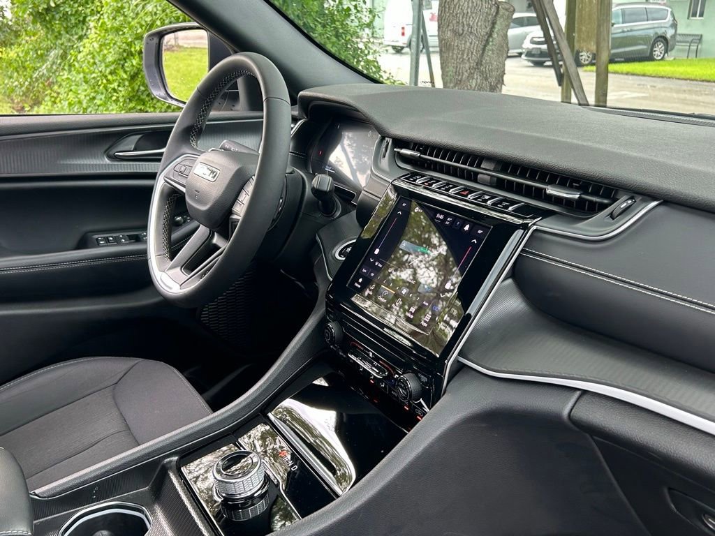 Certified 2024 Jeep Grand Cherokee Laredo X w/ Trailer Tow Package image 37