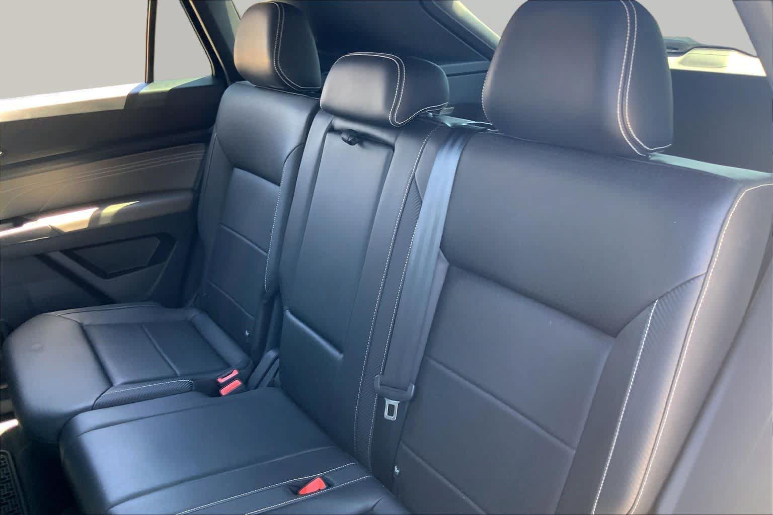 Used 2023 Volkswagen Atlas Cross Sport SE w/ Panoramic Sunroof Package FWD image 21