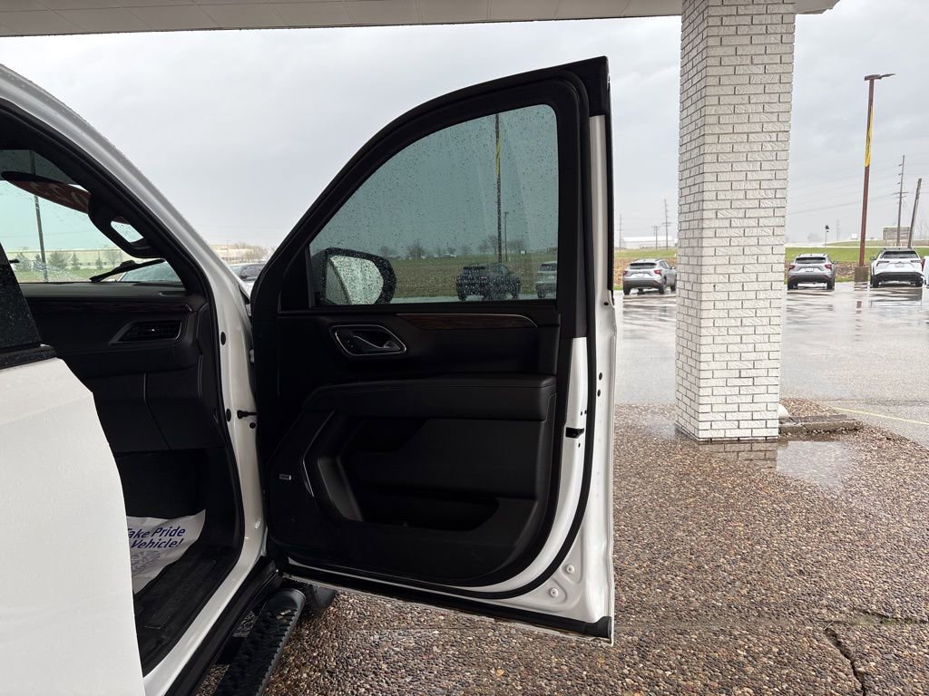 Used 2023 Chevrolet Tahoe Z71 w/ Luxury Package image 18