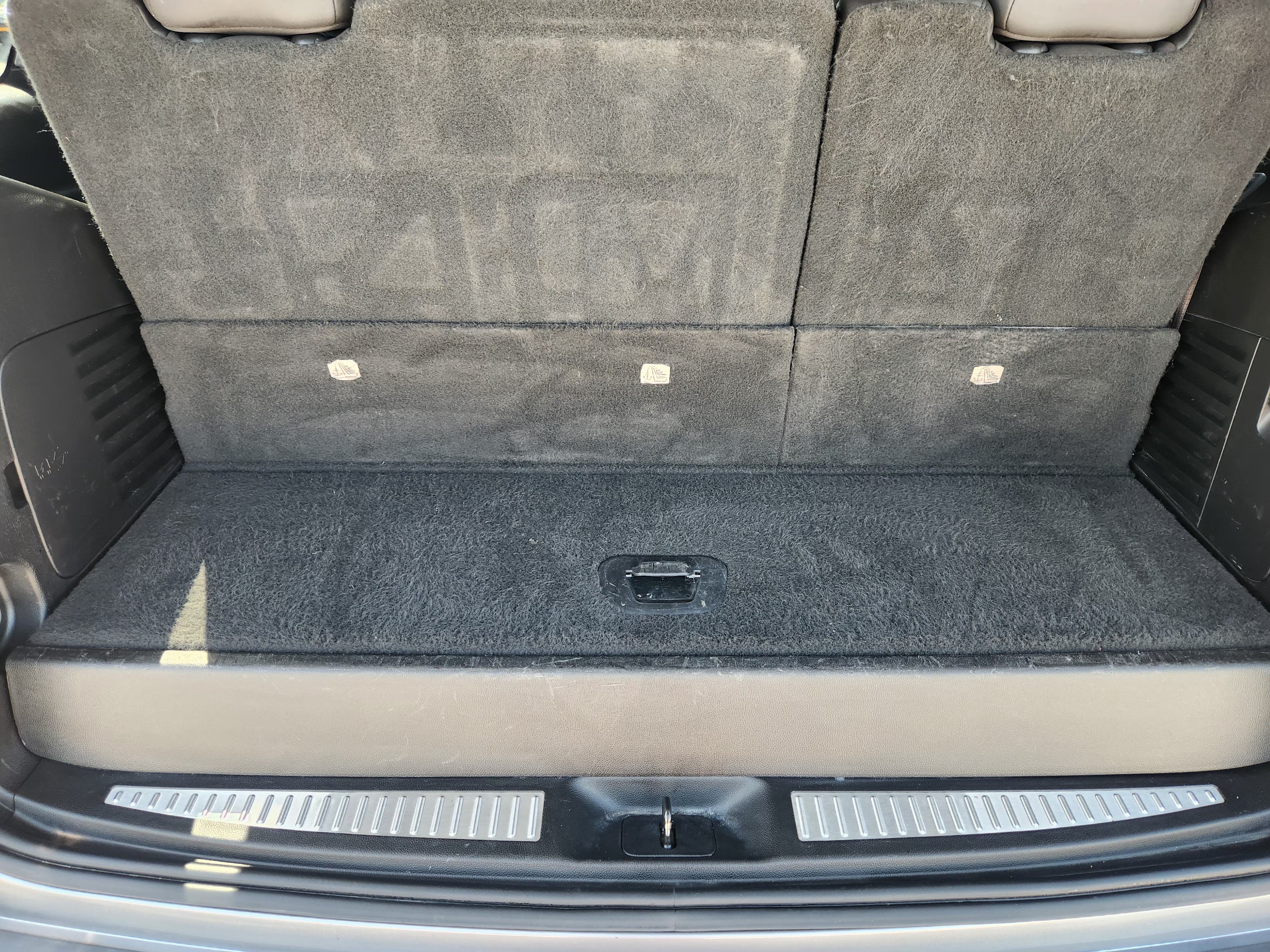 Used 2019 Cadillac Escalade Premium Luxury w/ Escalade Sport Edition RWD image 34