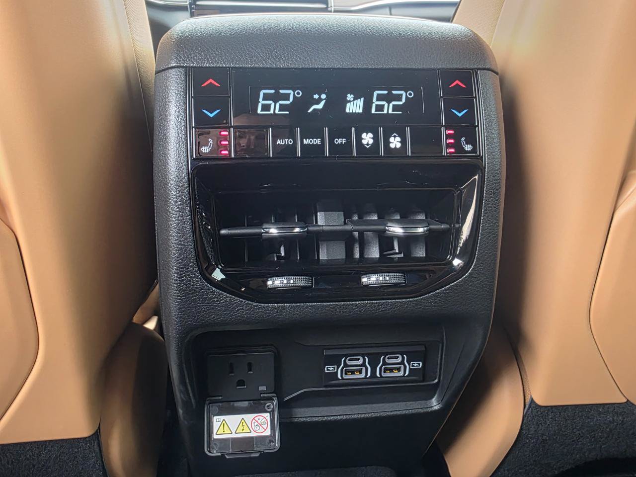 Used 2025 Jeep Grand Cherokee L Summit w/ Advanced Protech Group IV AWD/4WD image 7