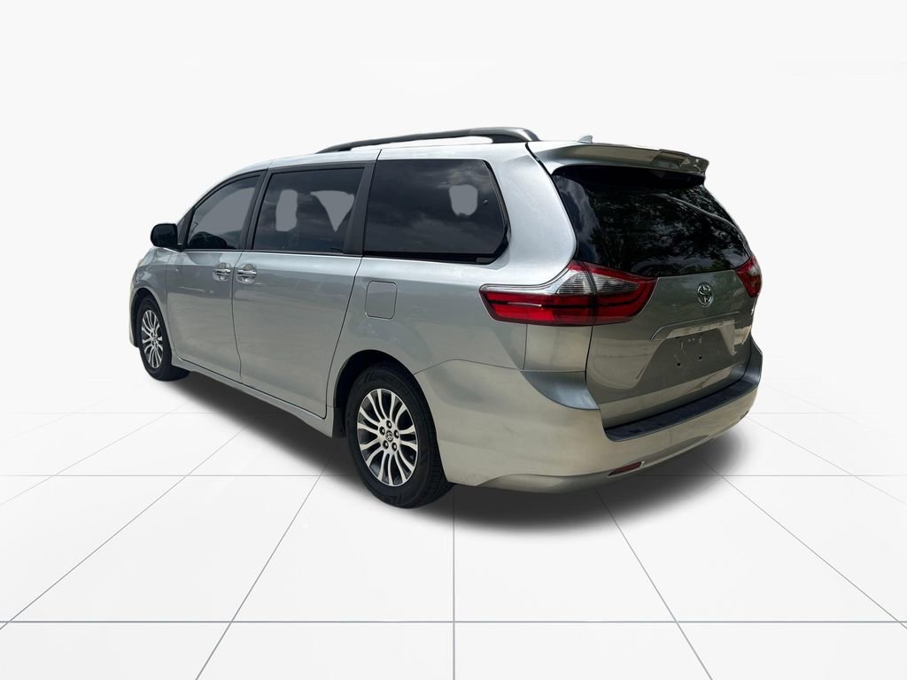 Used 2020 Toyota Sienna XLE FWD image 6