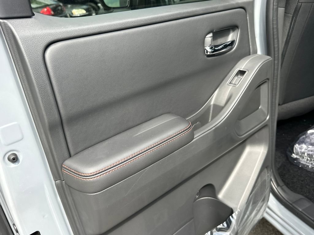 New 2025 Nissan Frontier PRO-4X w/ Pro Convenience Package image 14