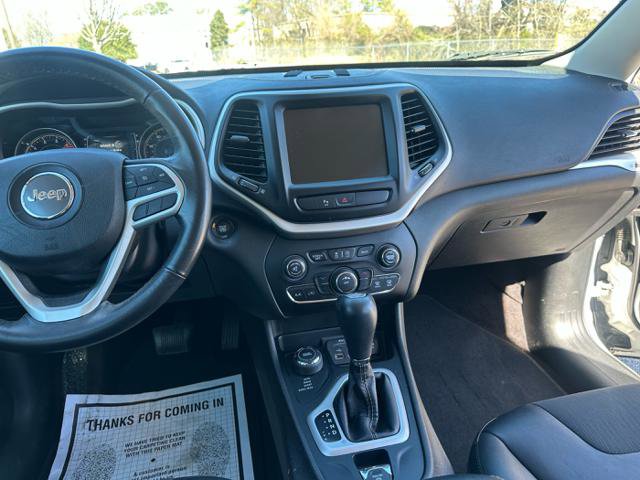 Used 2018 Jeep Cherokee Latitude Plus AWD/4WD image 14