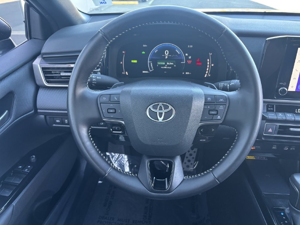 Used 2025 Toyota Camry SE FWD image 13