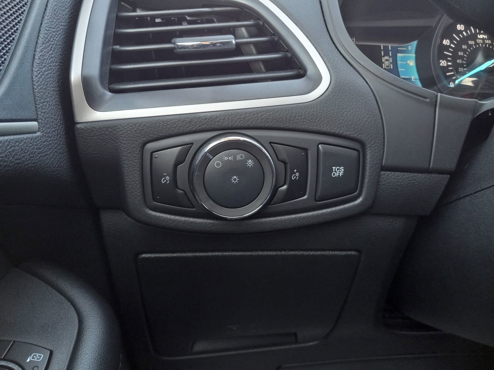 Used 2024 Ford Edge SEL AWD/4WD image 23