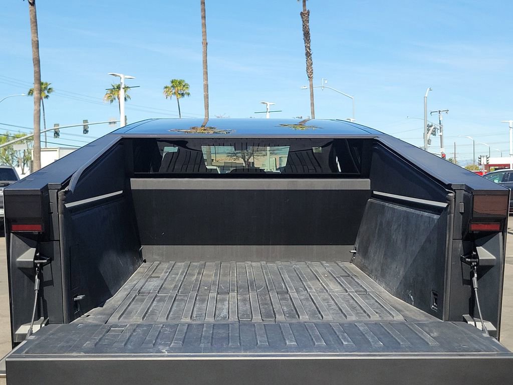 Used 2025 Tesla Cybertruck AWD Crew Cab image 27