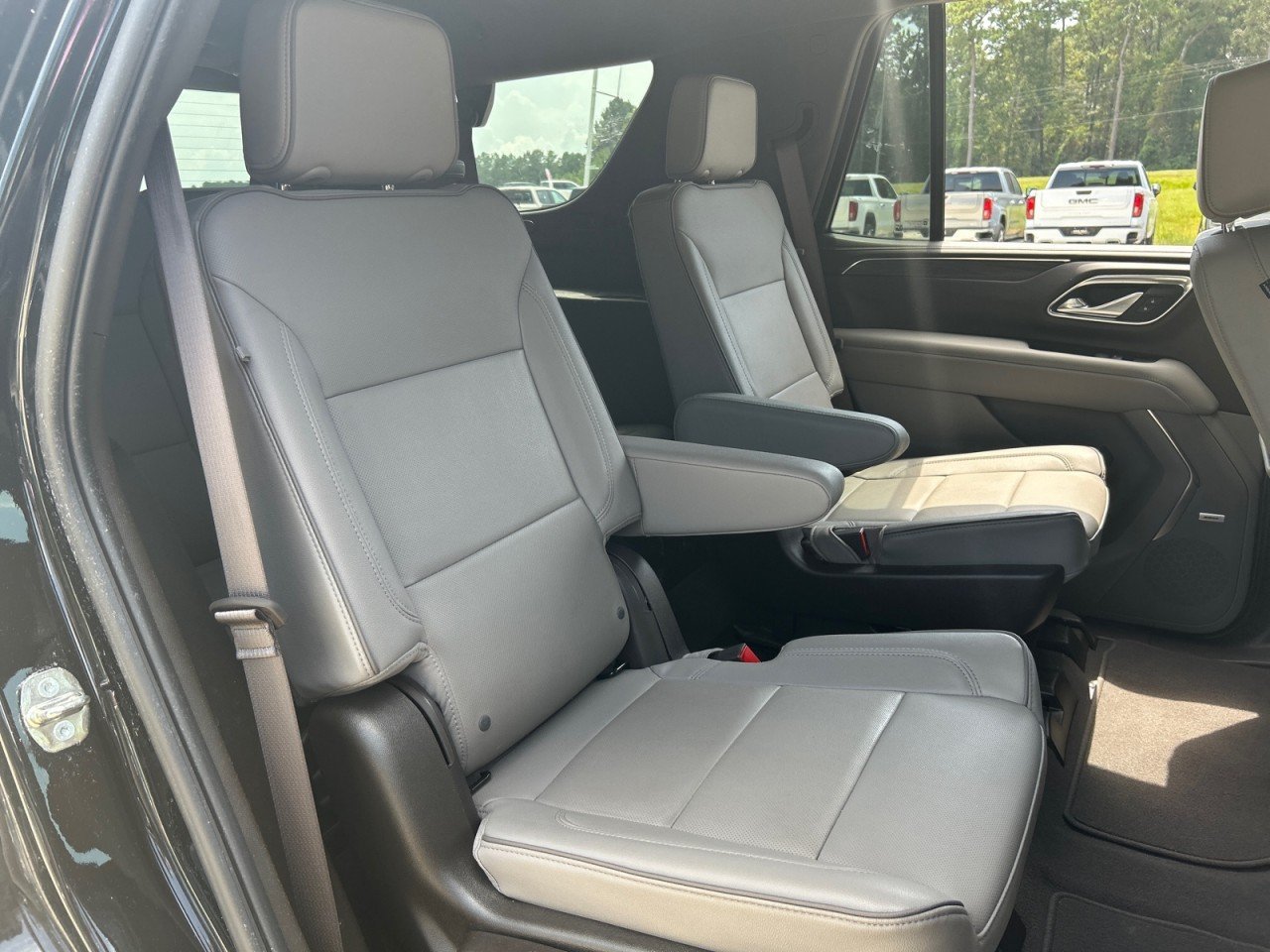 Used 2024 GMC Yukon SLT w/ SLT Luxury Package RWD image 18