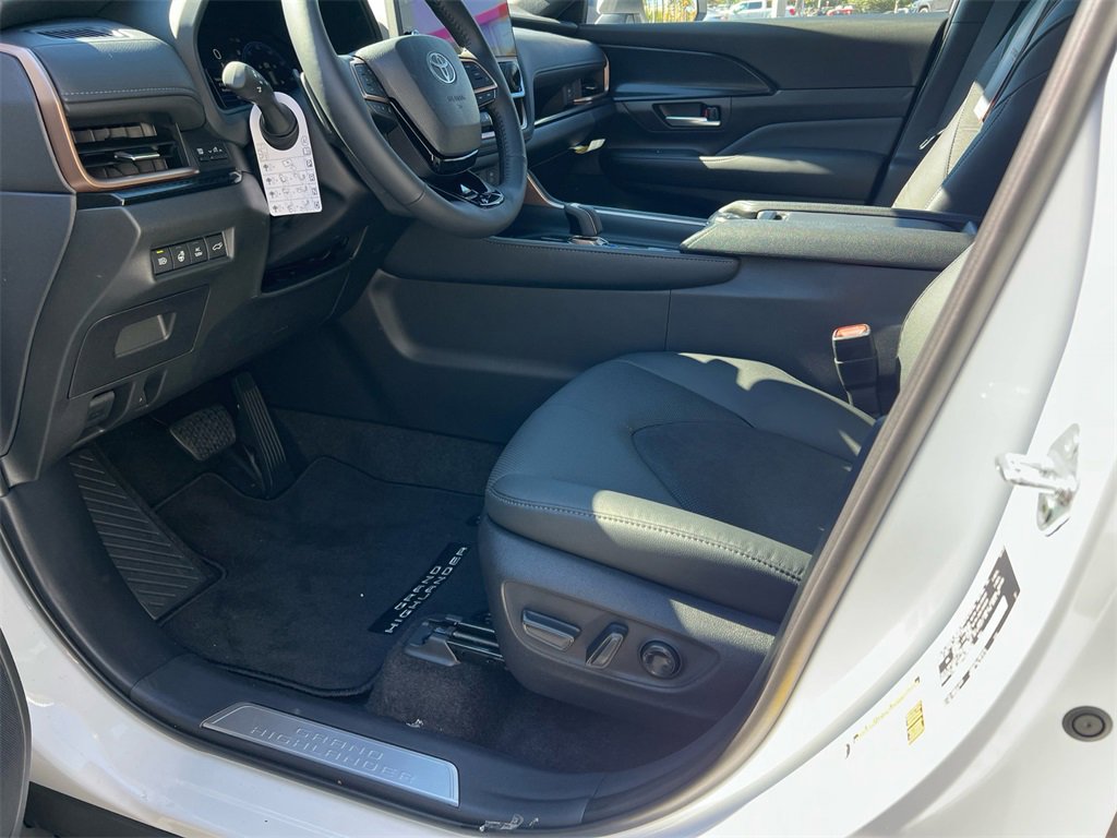 New 2026 Toyota Grand Highlander AWD Hybrid image 9