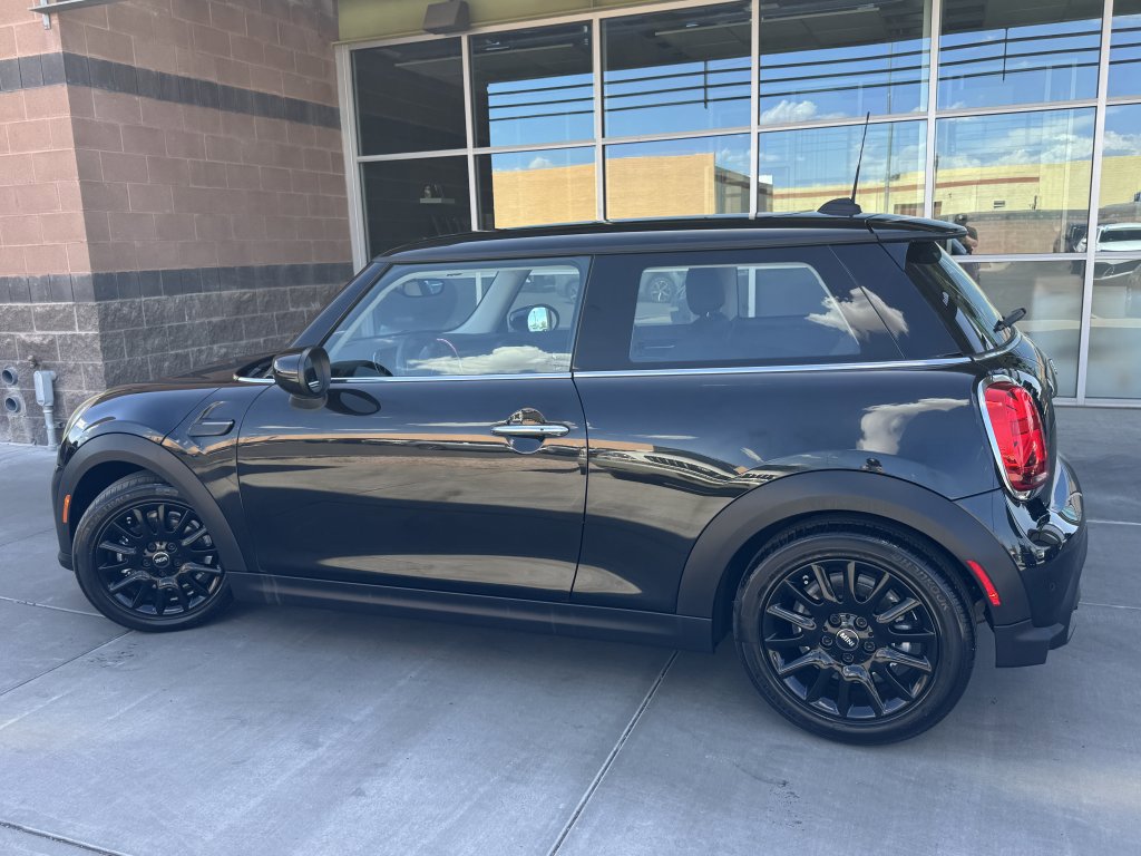 Used 2024 MINI Cooper 2-Door Hardtop FWD image 5