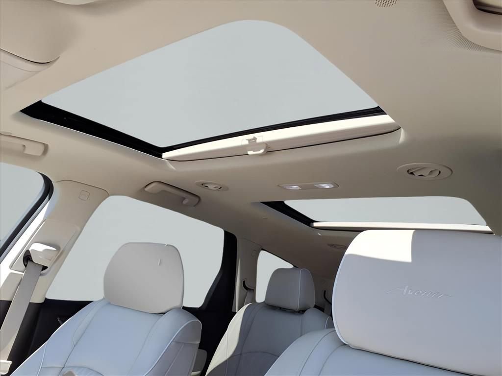 Used 2022 Buick Enclave Avenir w/ Avenir Technology Package image 27