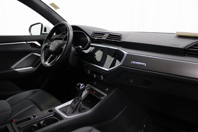 Used 2024 Audi Q3 2.0T Premium image 28