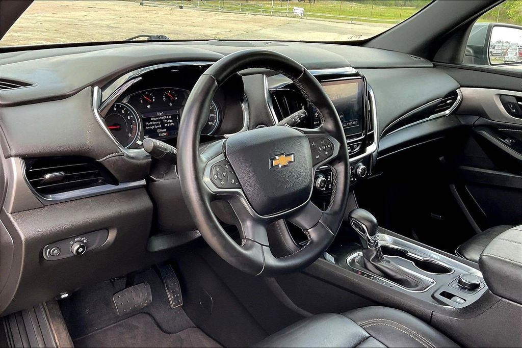 Used 2023 Chevrolet Traverse LT w/ LT Premium Package AWD/4WD image 14