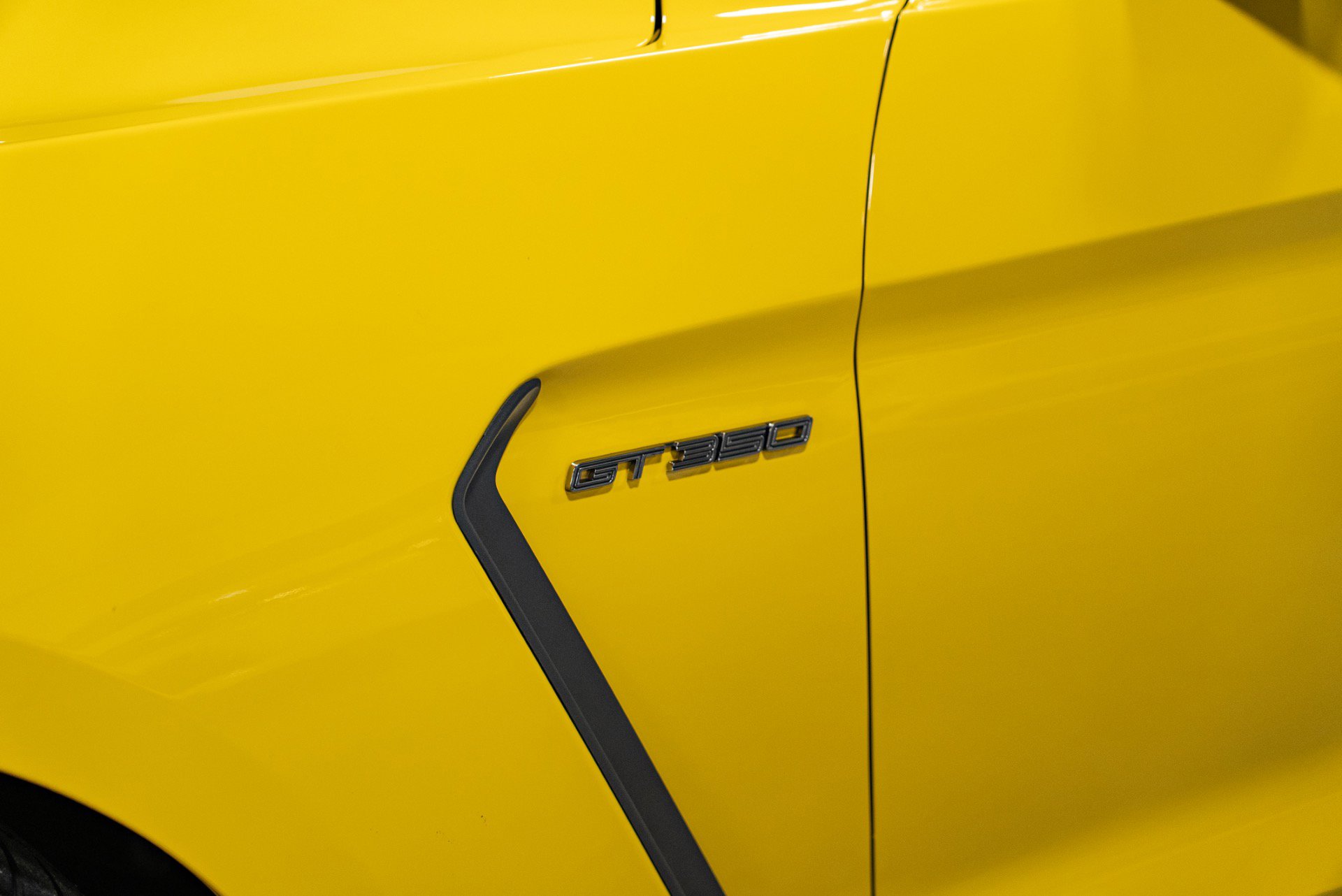 Used 2016 Ford Mustang Shelby GT350 w/ Track Package image 23