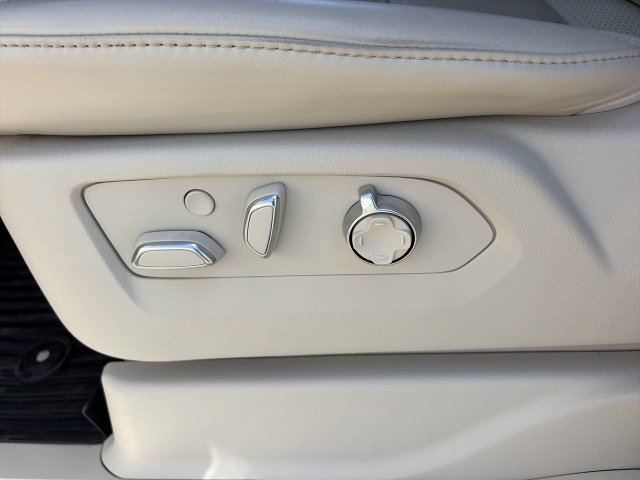 Used 2025 Cadillac Escalade ESV Sport Platinum AWD/4WD image 21