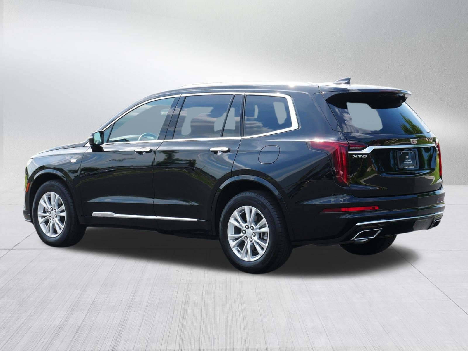 Used 2025 Cadillac XT6 Luxury FWD image 5
