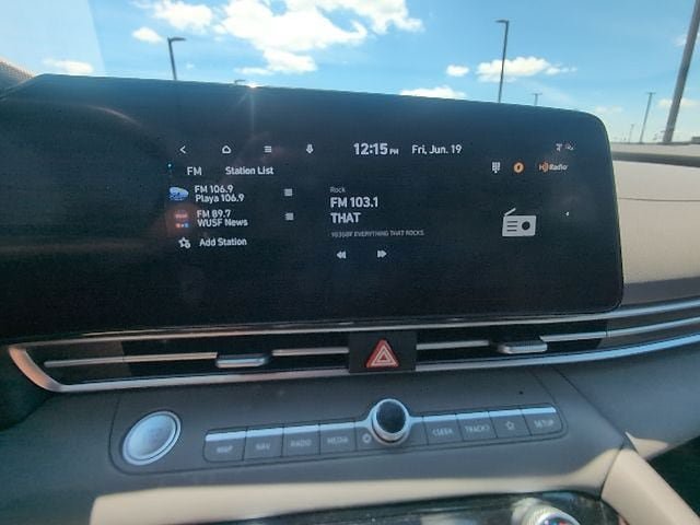 Used 2025 Hyundai Elantra SEL FWD image 14