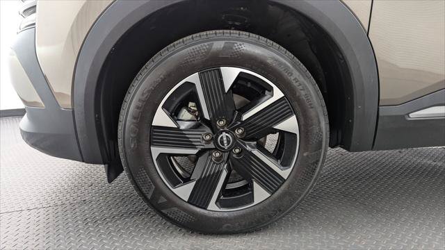 Used 2025 Nissan Kicks SV AWD/4WD image 30