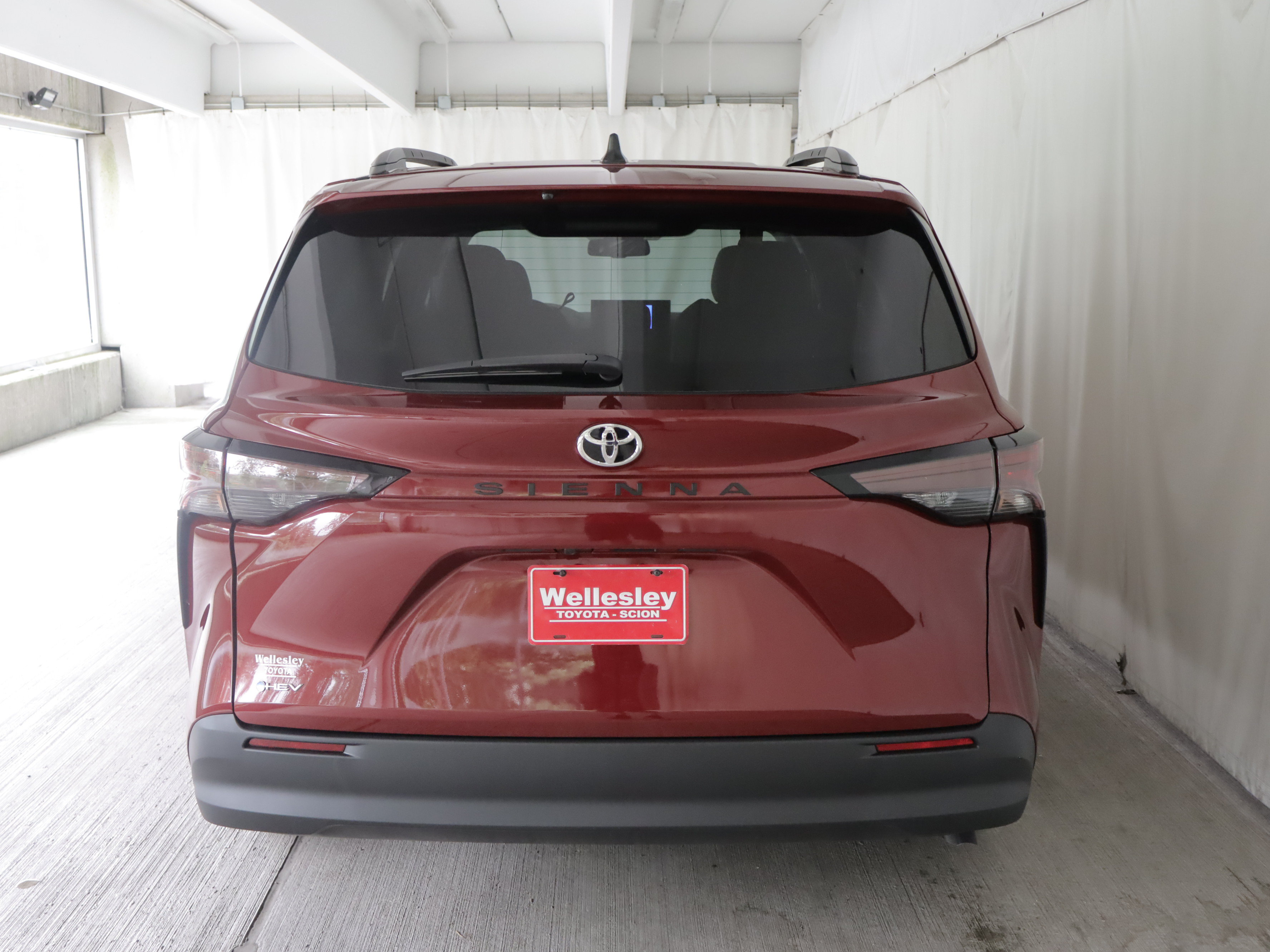 Used 2026 Toyota Sienna LE FWD image 25
