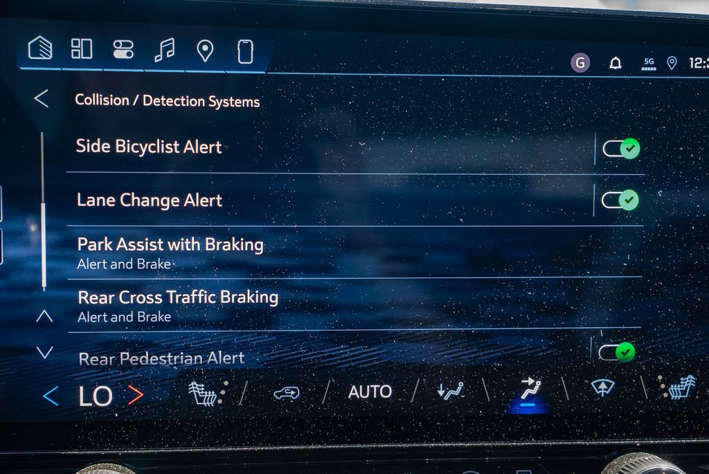 New 2026 Chevrolet Blazer EV LT w/ Super Cruise Package AWD/4WD image 20