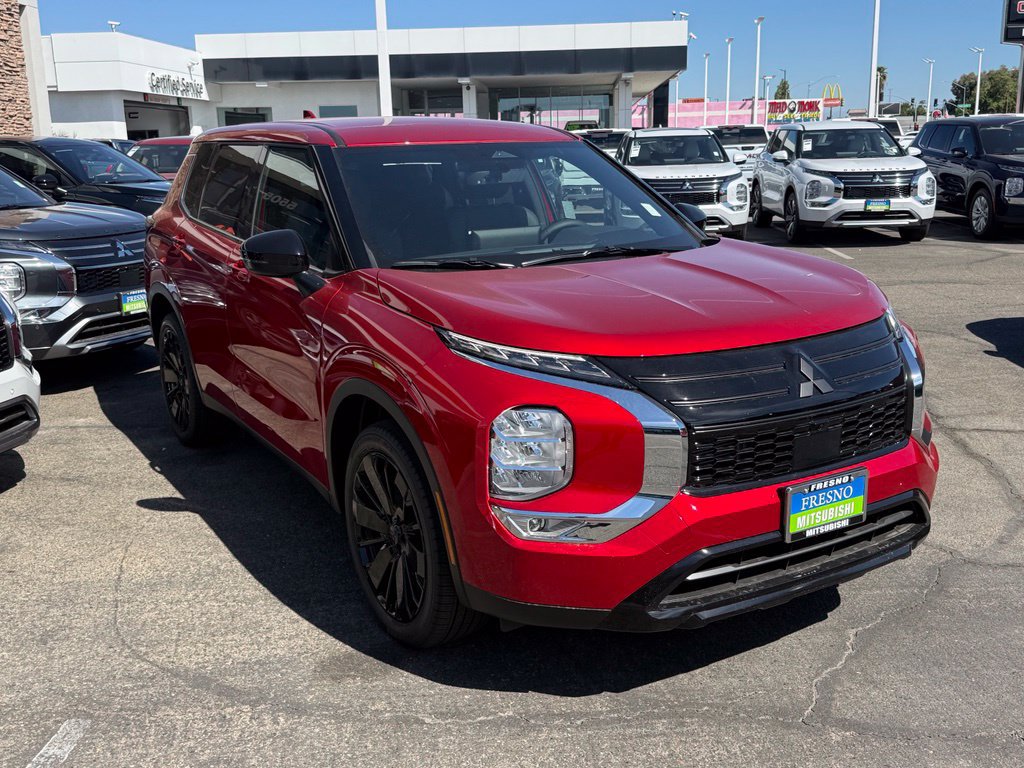 New 2026 Mitsubishi Outlander LE FWD image 2
