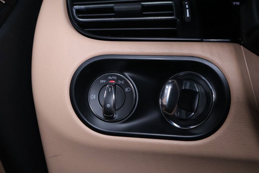 Used 2019 Porsche Macan AWD/4WD image 29