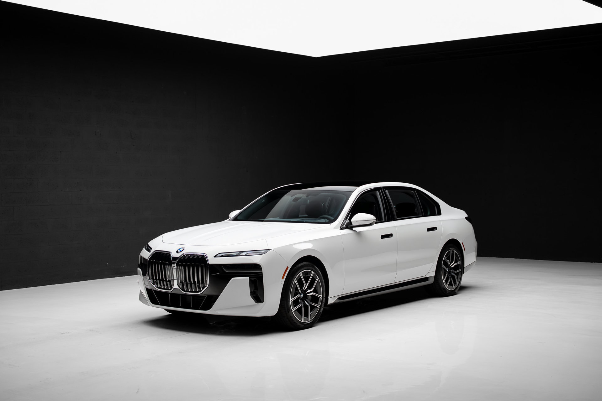 Used 2026 BMW 740i RWD image 4