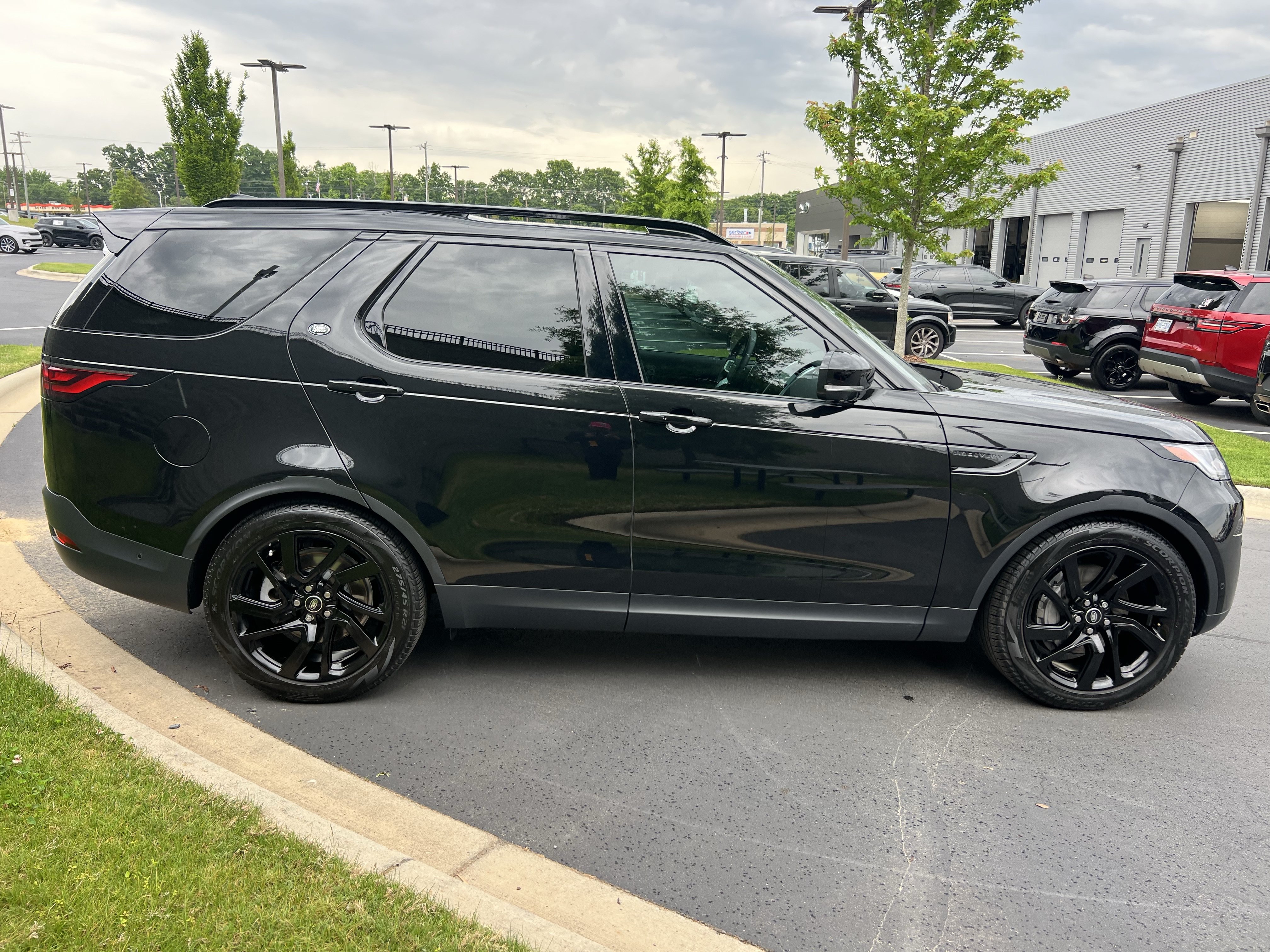 Certified 2025 Land Rover Discovery S AWD/4WD image 8