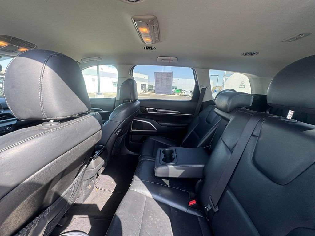 Used 2020 Kia Telluride LX FWD image 3