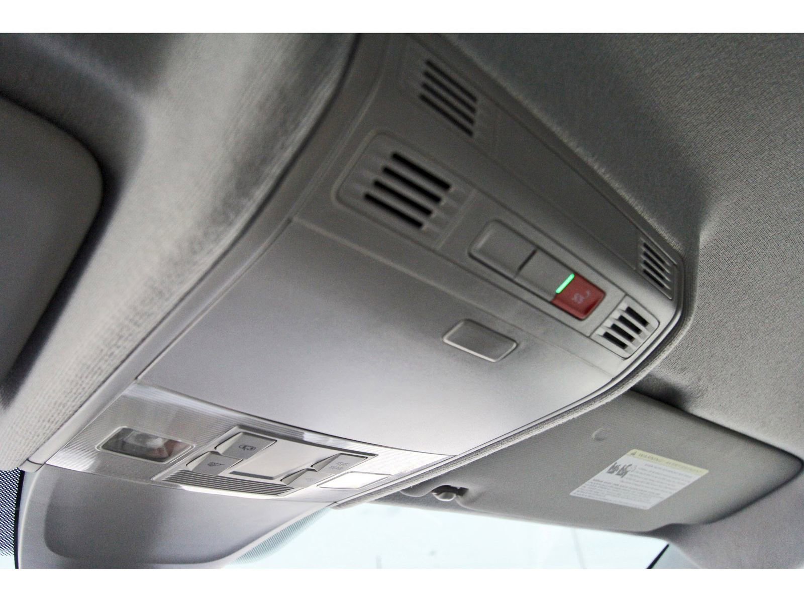 Used 2024 Volkswagen Tiguan SE w/ MDO Package, Three-Row image 25