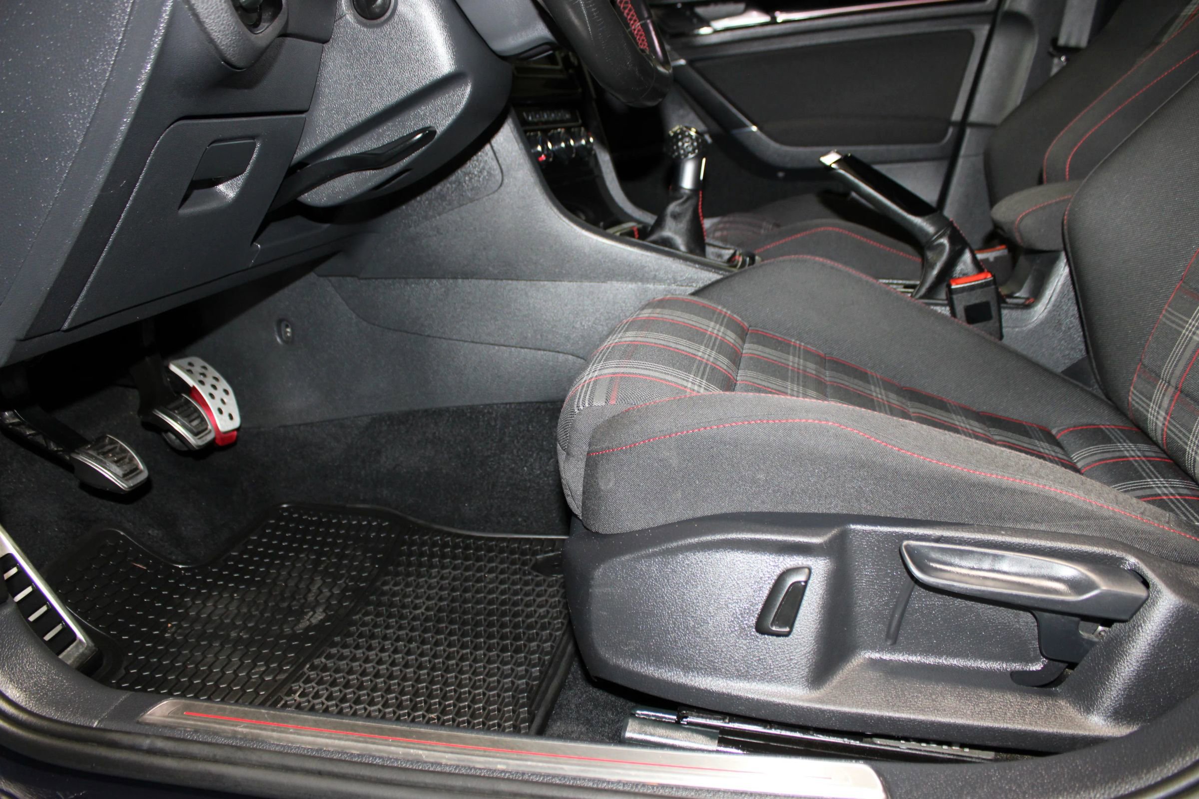 Used 2017 Volkswagen GTI Sport FWD image 26