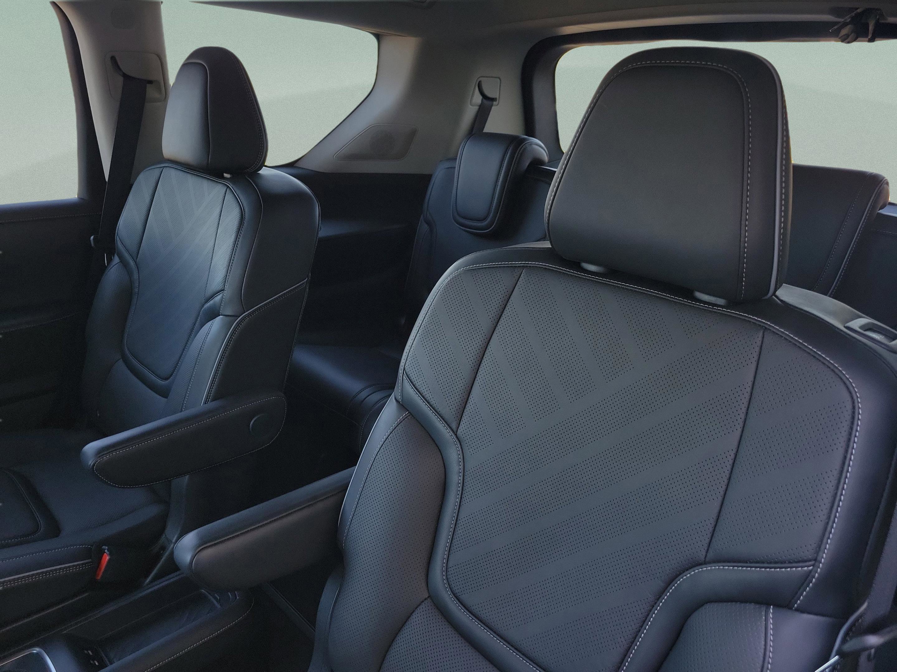 Certified 2025 INFINITI QX80 Luxe image 25