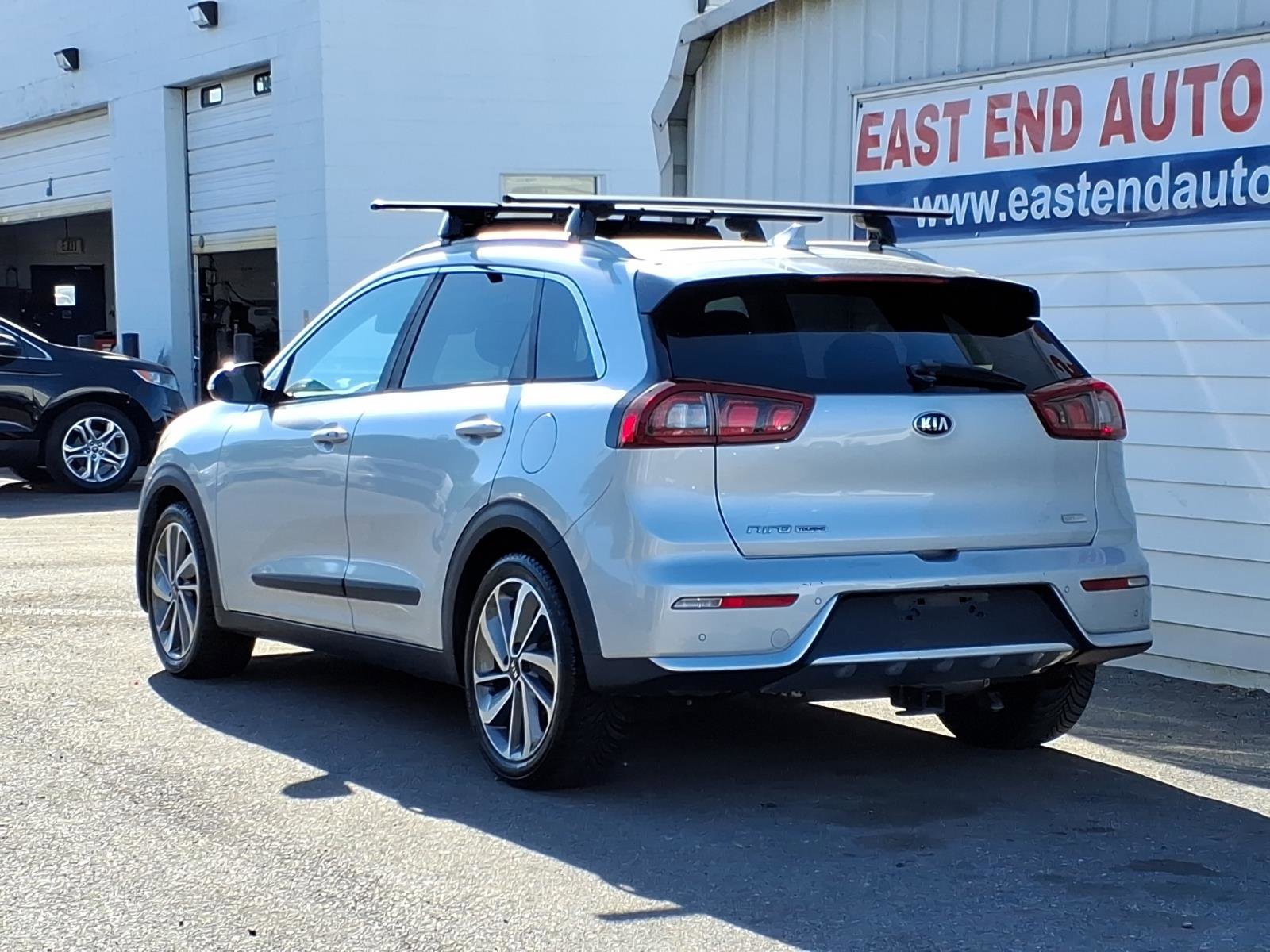 Used 2017 Kia Niro Touring w/ Advanced Technology Package image 3