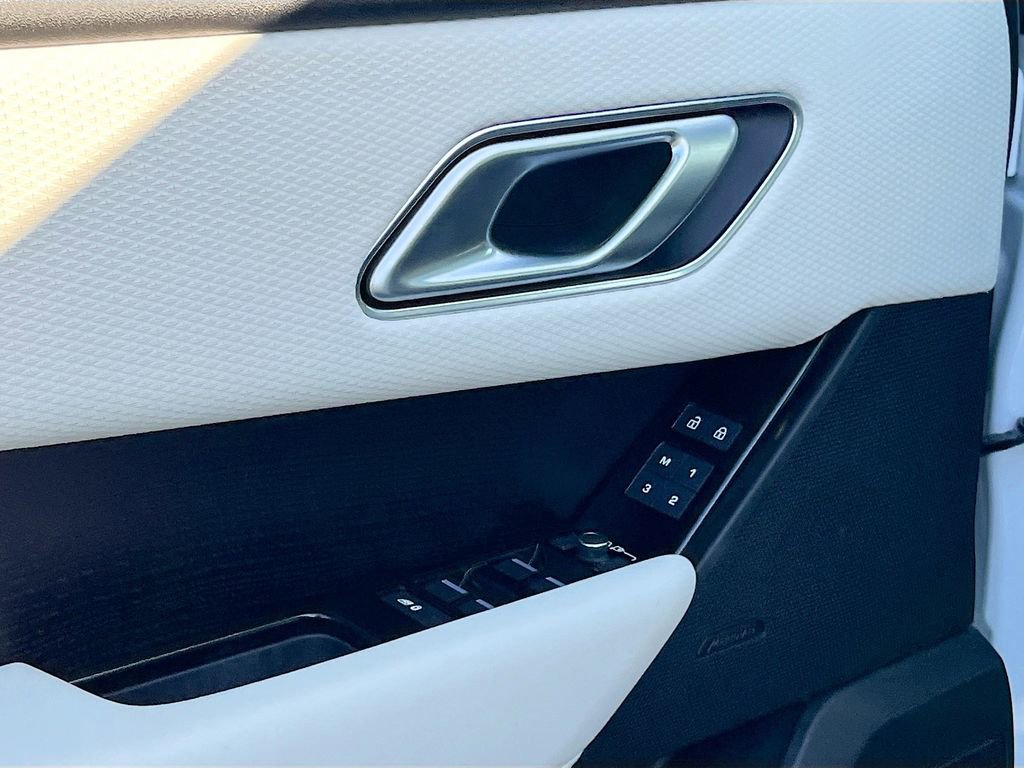 Used 2023 Land Rover Range Rover Velar R-Dynamic S image 18