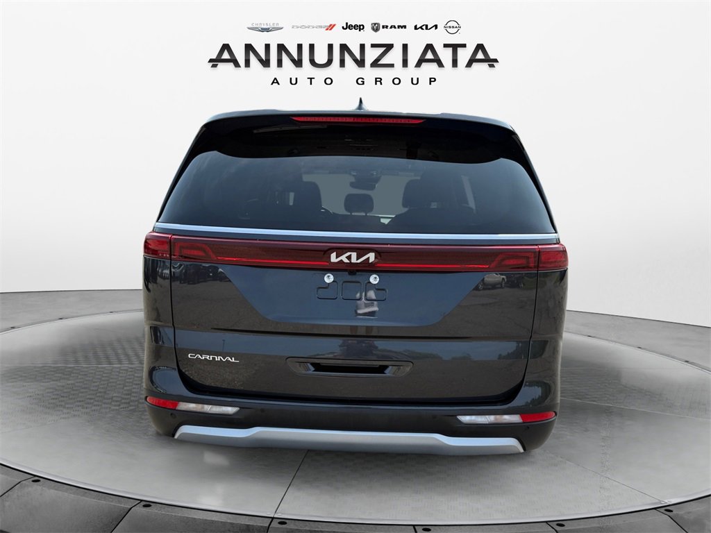 Used 2024 Kia Carnival LX image 4