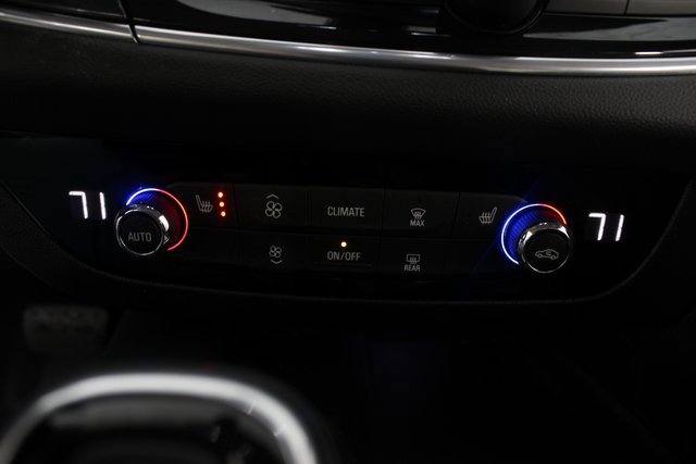 Used 2021 Buick Enclave Essence w/ LPO, Luxury Package image 6