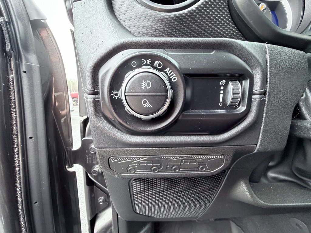 Used 2025 Jeep Gladiator Rubicon w/ Safety Group image 12